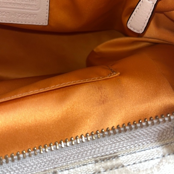 Coach Park Signature Cream and White Bag with side pockets and dust bag - Picture 11 of 15
